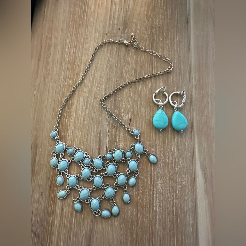 Liz Claiborne Fashion Clip On Earrings w/Bib Necklace